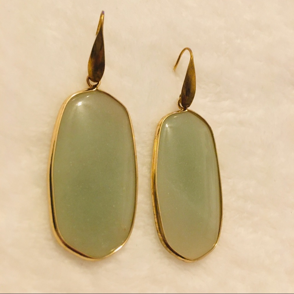 💎 NWOT Jade green earrings